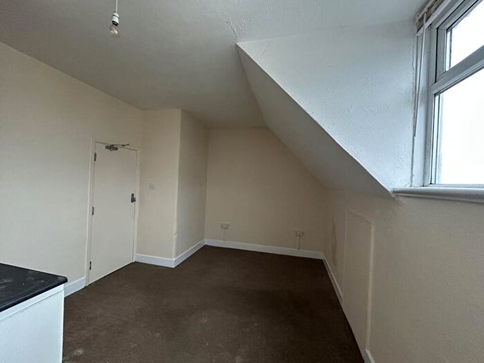 1 Bedroom Flat To Rent In Satanita Road, Westcliff-on-Sea, SS0