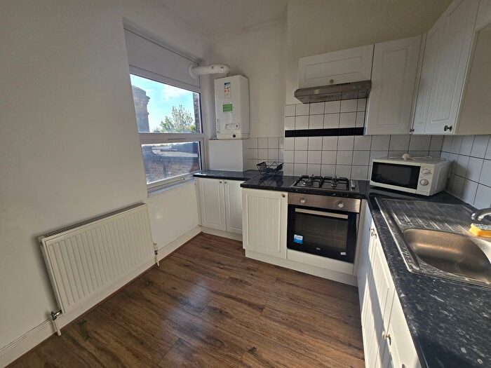 2 Bedroom Flat To Rent In Bills Included - Chamberlayne Road, Willesden, London, NW10