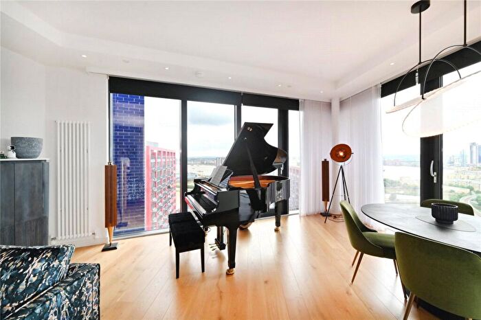 3 Bedroom Penthouse For Sale In Bridgewater House, Lookout Lane, Canning Town, London, E14