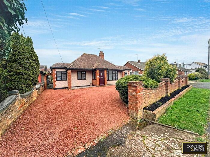 3 Bedroom Detached Bungalow For Sale In Vista Road, Wickford, SS11