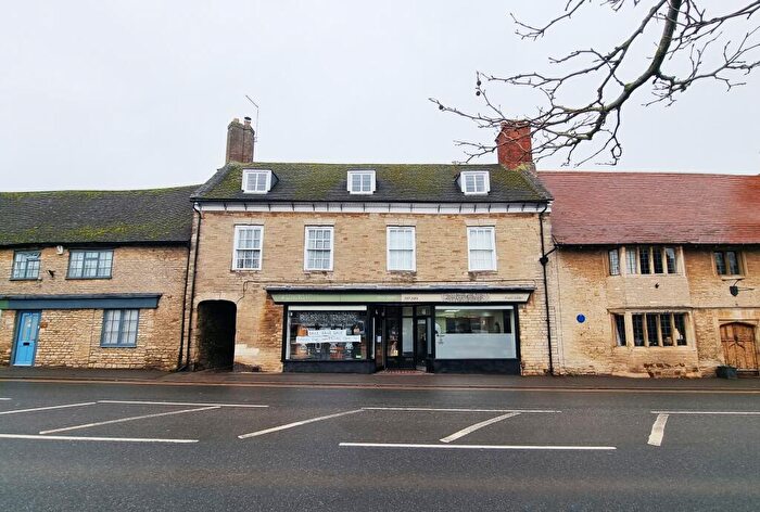 2 Bedroom Flat To Rent In Market Square, Higham Ferrers, NN10