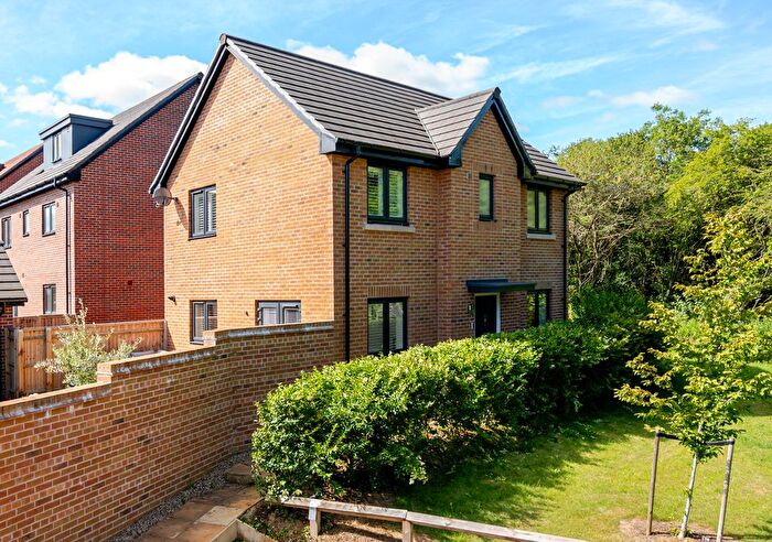 3 Bedroom Detached House For Sale In Sander Crescent, Glebe Farm, Milton Keynes, MK17