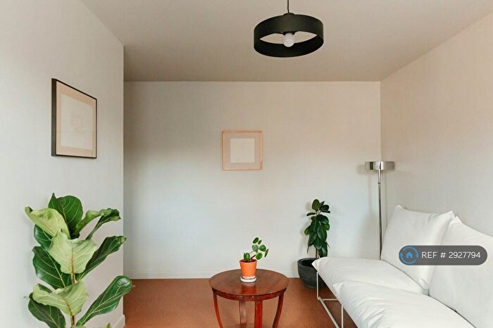 2 Bedroom Flat To Rent In Clarkson House, Bath, BA1