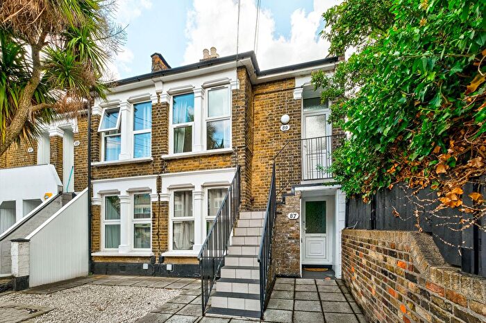 2 Bedroom Flat To Rent In Goldsmith Road, Leyton, E10