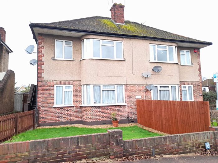2 Bedroom Flat To Rent In York Road, Northwood, HA6