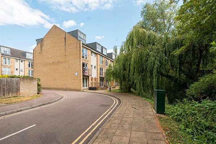 2 Bedroom Flat For Sale In Grove Road, Hitchin, SG4