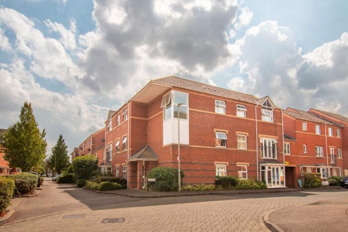 2 Bedroom Flat For Sale In Padbury Drive, Banbury, OX16