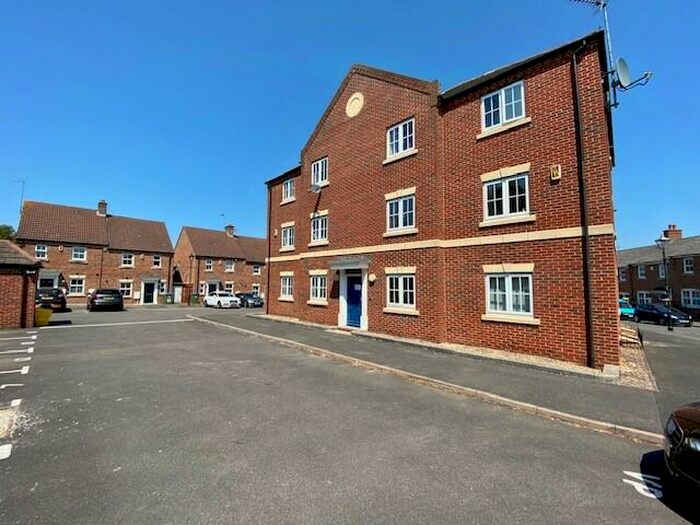 2 Bedroom Apartment To Rent In Warbler Close, Aylesbury, HP19