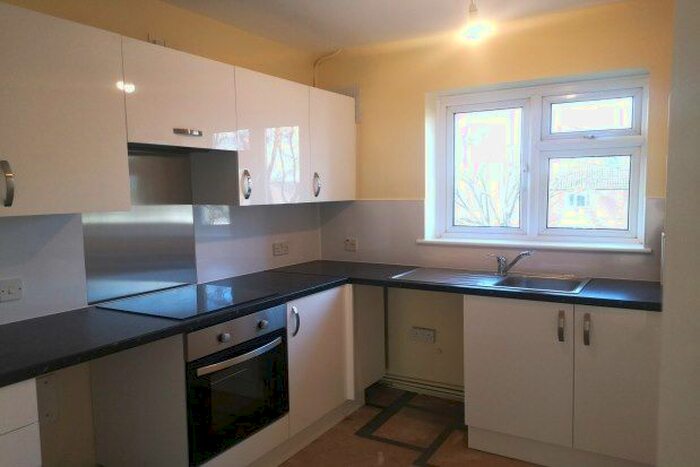 2 Bedroom Flat To Rent In Cordelia Crescent, Rochester, ME1