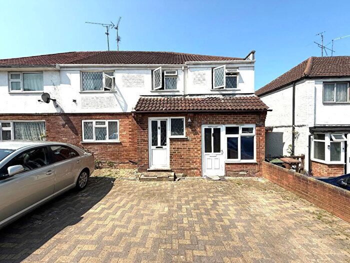 5 Bedroom Semi-Detached House For Sale In Eldon Road, L&D Borders, Luton, Bedfordshire, LU4