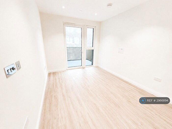 1 Bedroom Flat To Rent In London, London, SE11
