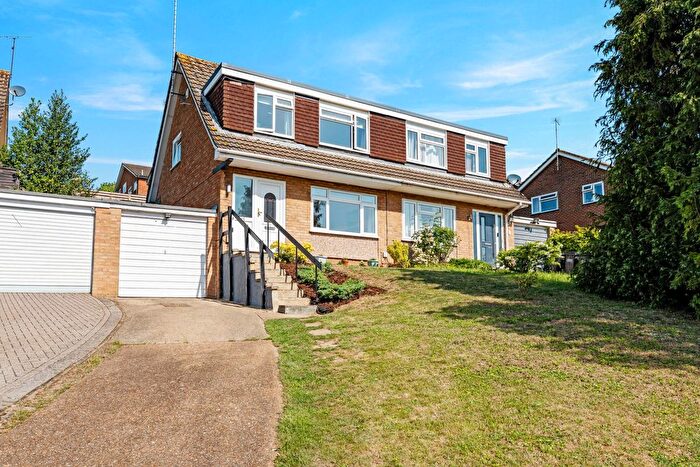 3 Bedroom Semi-Detached House For Sale In Nightingale Road, South Croydon, CR2