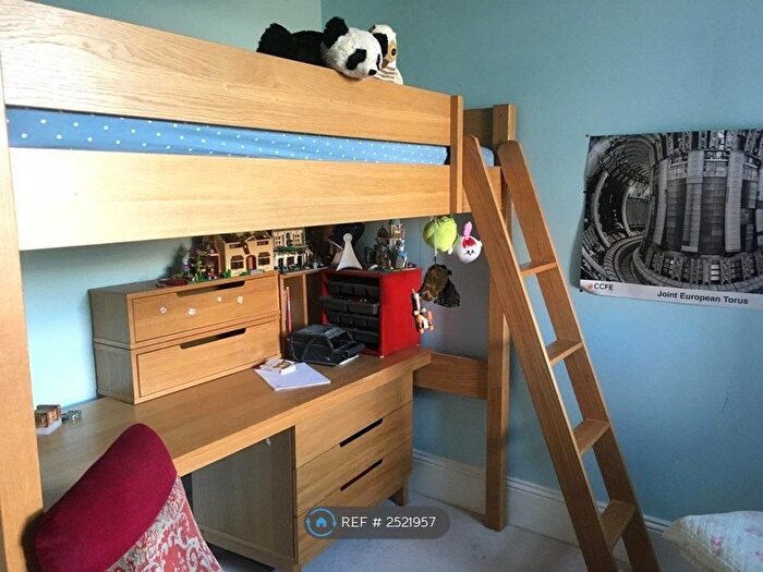 3 Bedroom Maisonette To Rent In Old Park Avenue, London, SW12