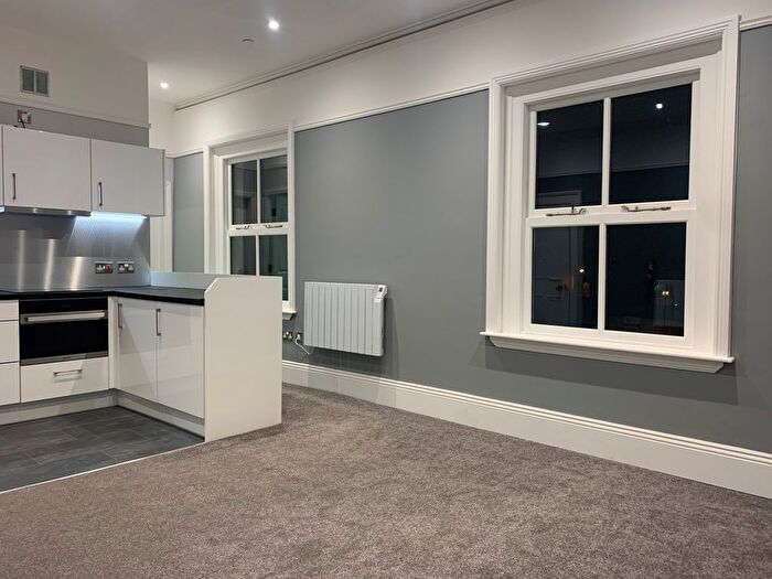 1 Bedroom Flat To Rent In Himley Road, Dudley, DY1