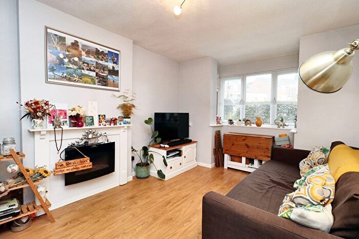 1 Bedroom Flat To Rent In Montacute Road, Beech Court, TN2