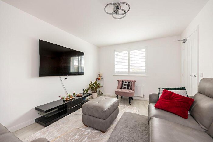 4 Bedroom Town House For Sale In Pringle Terrace, Edinburgh, EH16