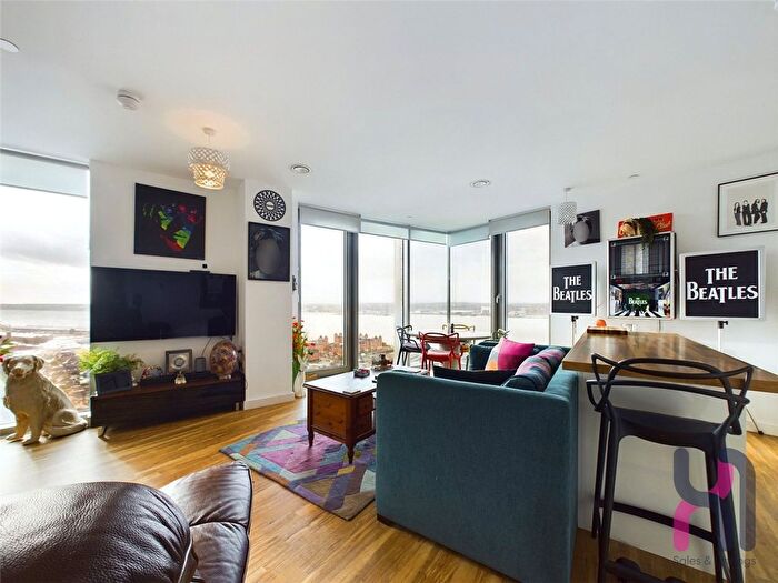 3 Bedroom Flat To Rent In Plaza Boulevard, Liverpool, L8