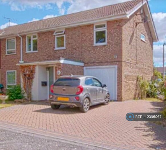 4 Bedroom Semi-Detached House To Rent In Treesmill Drive, Maidenhead, SL6