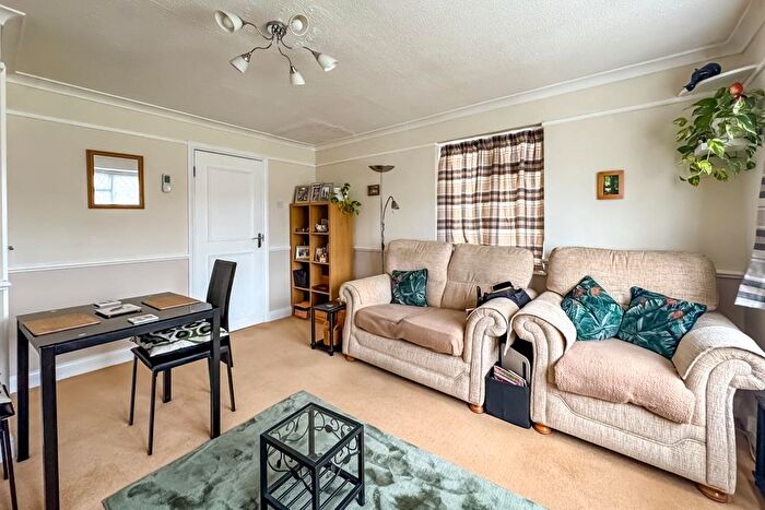 1 Bedroom Flat For Sale In Hornby Avenue, Westcliff-on-Sea, SS0