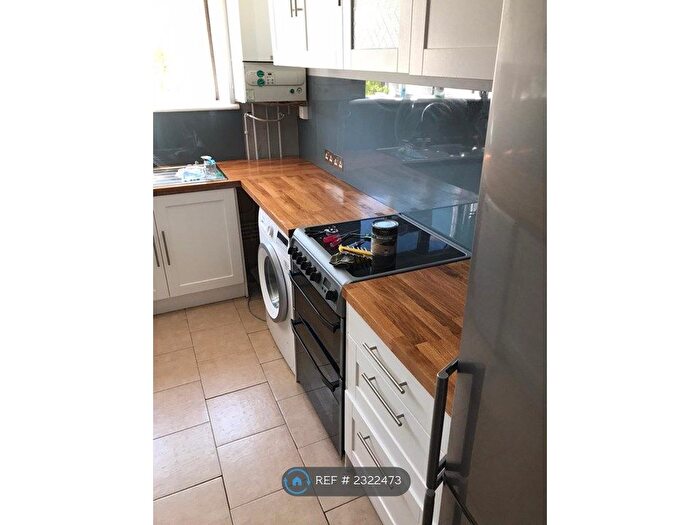 3 Bedroom Flat To Rent In Radbourne Crescent, London, E17