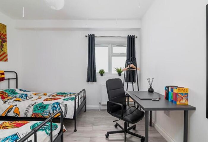 2 Bedroom Maisonette To Rent In Addiscombe Road, Watford, WD18