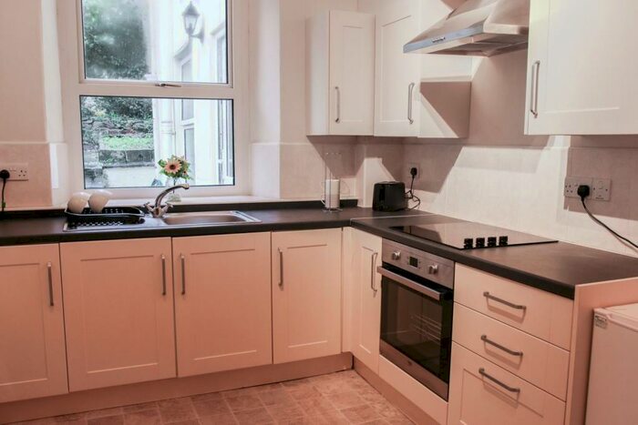 3 Bedroom Flat To Rent In Deptford Place, Plymouth, Devon, PL4