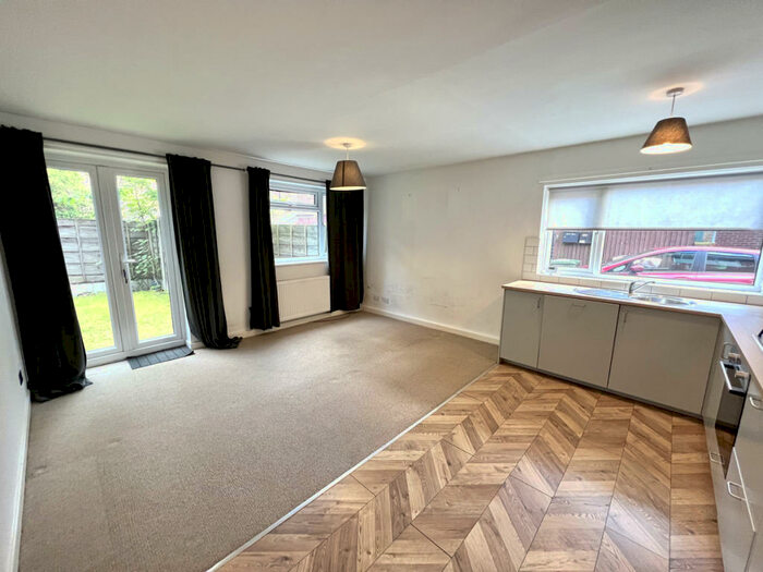1 Bedroom Flat To Rent In Oswald Road, Manchester, M21