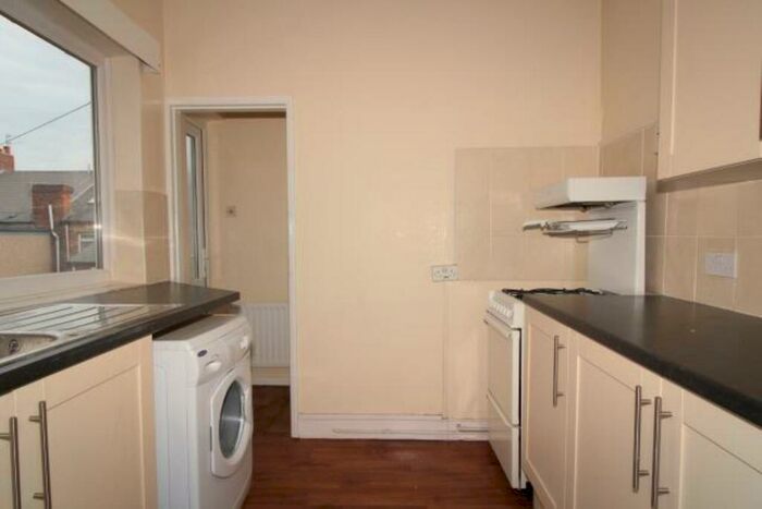 3 Bedroom Flat To Rent In Helmsley Road, Sandyford, Newcastle Upon Tyne, NE2