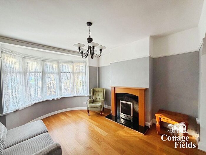 4 Bedroom Semi-Detached House To Rent In Ashley Gardens, London, N13