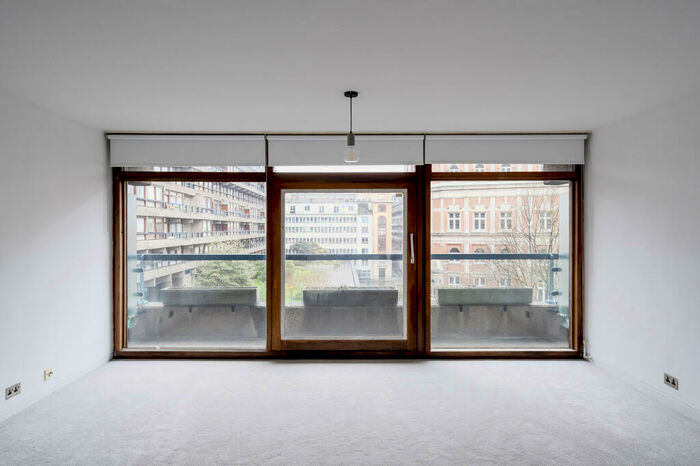 Apartment To Rent In Breton House, Barbican, London, EC2Y