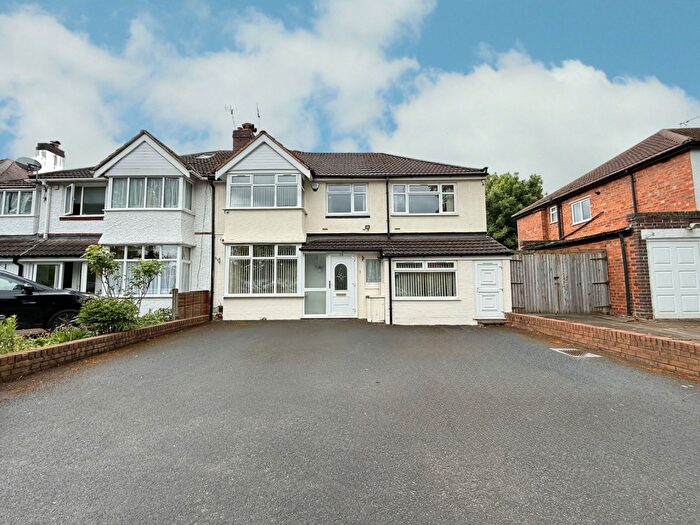6 Bedroom Semi-Detached House For Sale In Robin Hood Lane, Hall Green, B28