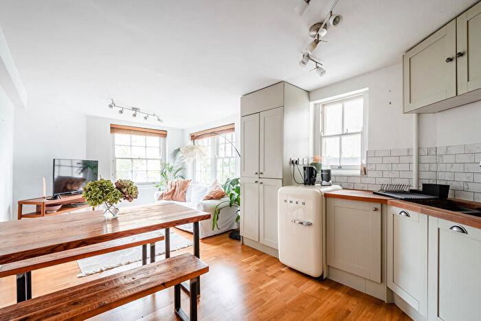 1 Bedroom Flat For Sale In Queensbridge Road, E2