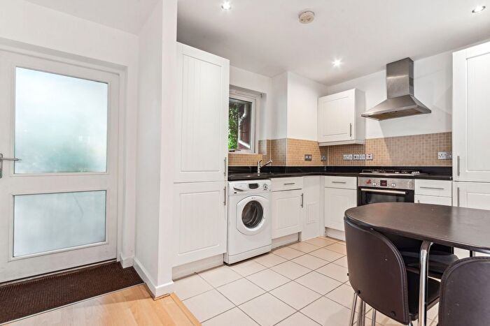 2 Bedroom Flat To Rent In Havelock Street, Islington, N1