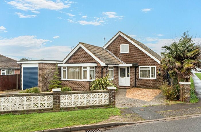 4 Bedroom Chalet For Sale In James Street, Selsey, PO20