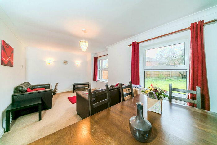 2 Bedroom Flat To Rent In Fawley Mews, Coley Avenue, Reading, RG1