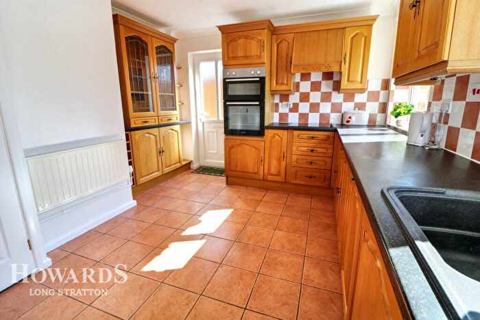 3 Bedroom Bungalow For Sale In Sneath Road, Aslacton, NR15