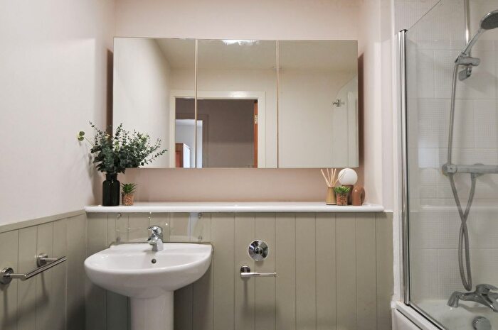 2 Bedroom Flat To Rent In Blantyre Street, Manchester, M15