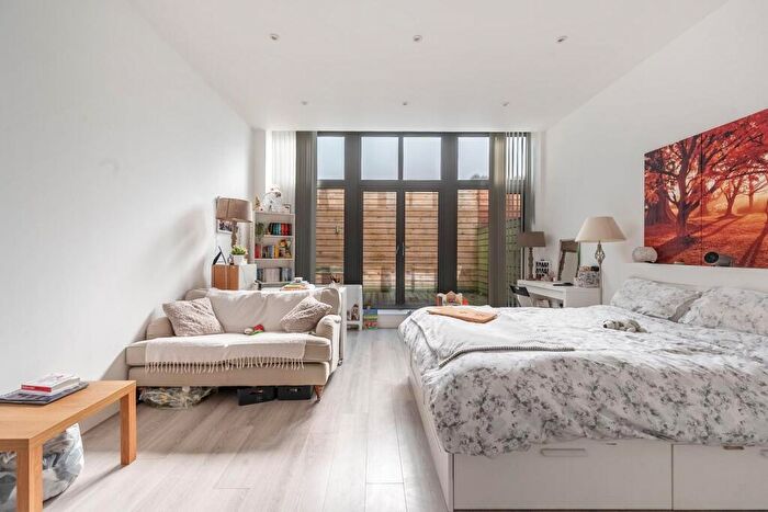 Maisonette For Sale In Talbot Skyline, Rayners Lane, Harrow, HA2
