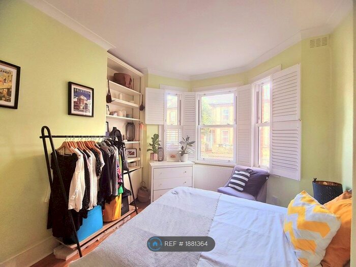 2 Bedroom Flat To Rent In Glenelg Road, London, SW2