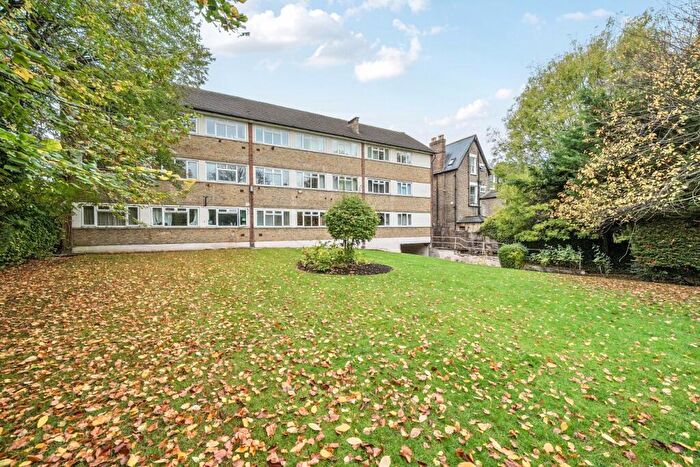 2 Bedroom Flat For Sale In Burnt Ash Hill, London, SE12