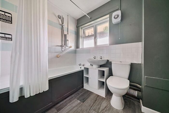1 Bedroom Flat To Rent In Fieldway, Haslemere, GU27