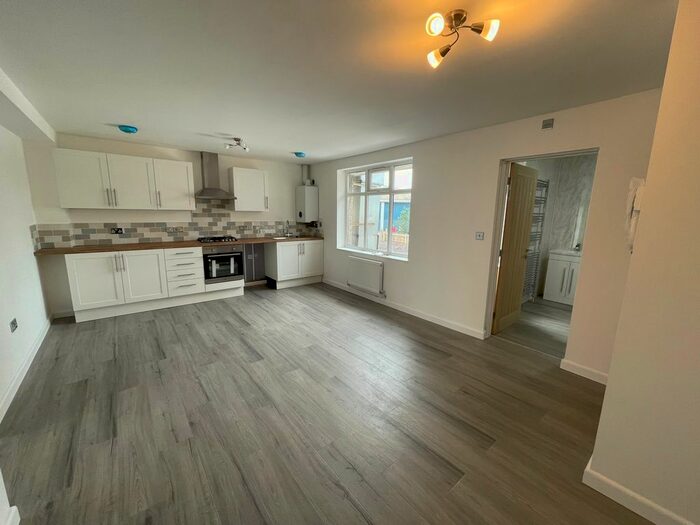 2 Bedroom Flat To Rent In Commercial Road, Totton, Southampton, SO40