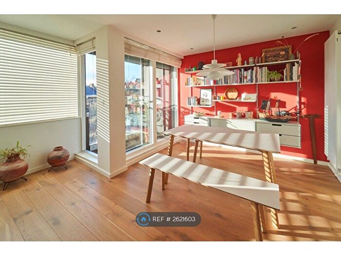 2 Bedroom Flat To Rent In Charles Allen House, London, EC1R
