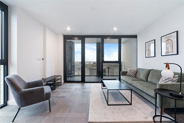 2 Bedroom Apartment To Rent In Boxwood Gardens, London Dock, E1W