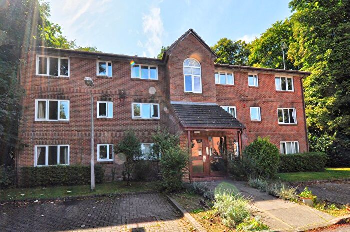 2 Bedroom Flat To Rent In Tilebarn Close, Henley On Thames, RG9