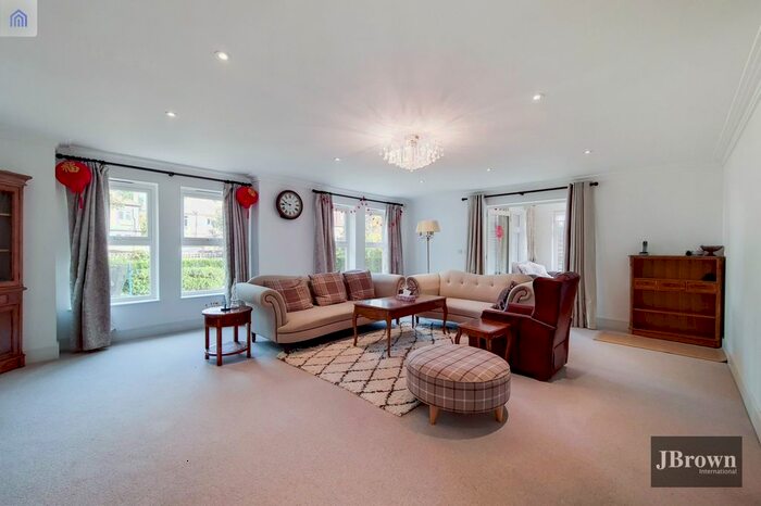5 Bedroom Terraced House To Rent In Harris Close, London, N11