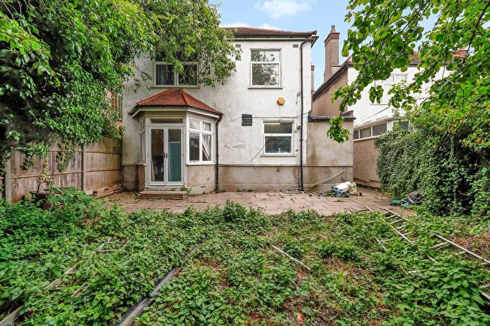 4 Bedroom Detached House For Sale In Burleigh Gardens, London, N14