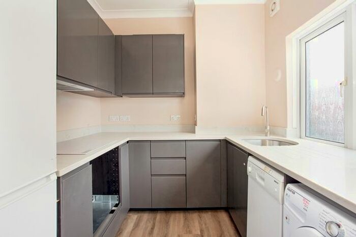 2 Bedroom Flat To Rent In Brighton Road, Purley, CR8
