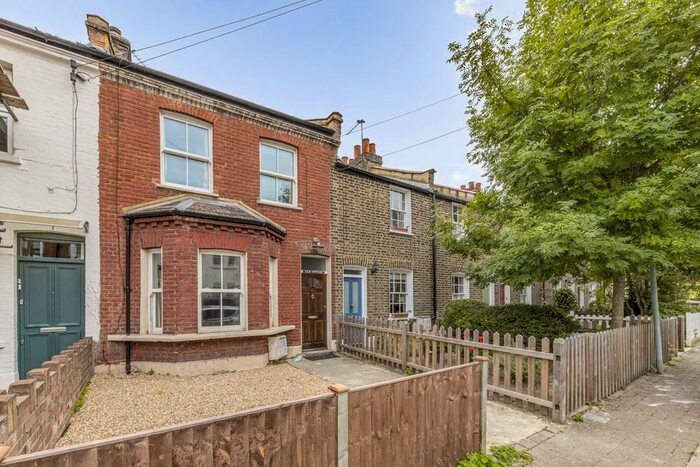 2 Bedroom Property To Rent In Oakhill Place, London, SW15