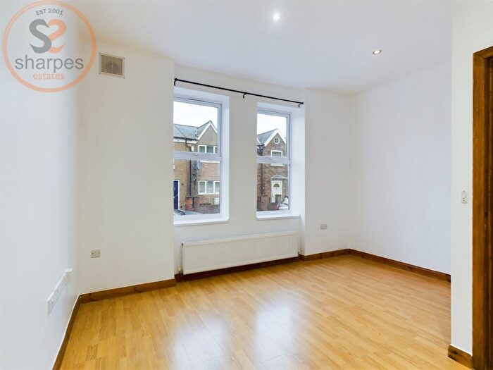 2 Bedroom Flat To Rent In A Garratt Terrace, London, SW17